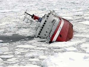 Antarktika'da gemi battı
