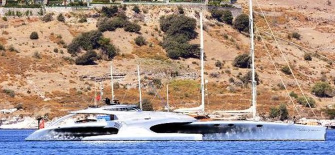 Süper lüks yat ADASTRA Bodrum'a demirledi
