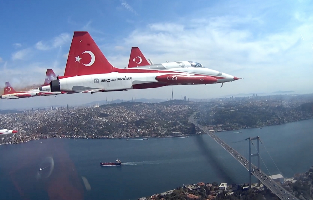 Türk Yıldızları'nın İstanbul'u selamlaması galerisi resim 2