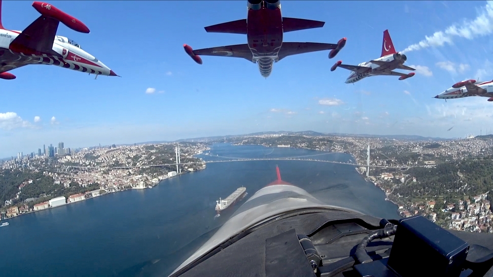 Türk Yıldızları'nın İstanbul'u selamlaması galerisi resim 4