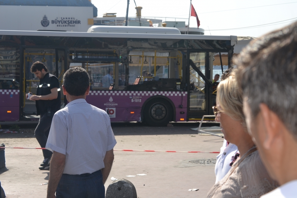 Kabataş İskelesinde otobüs faciası: 30 yaralı galerisi resim 4