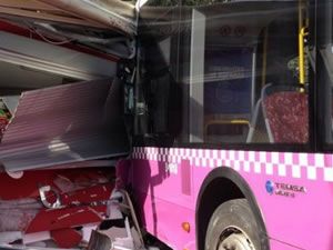 Kabataş İskelesinde otobüs faciası: 30 yaralı