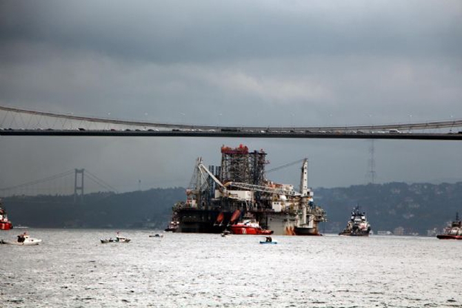 Dev petrol arama platformu İstanbul Boğazı'ndan geçti galerisi resim 9