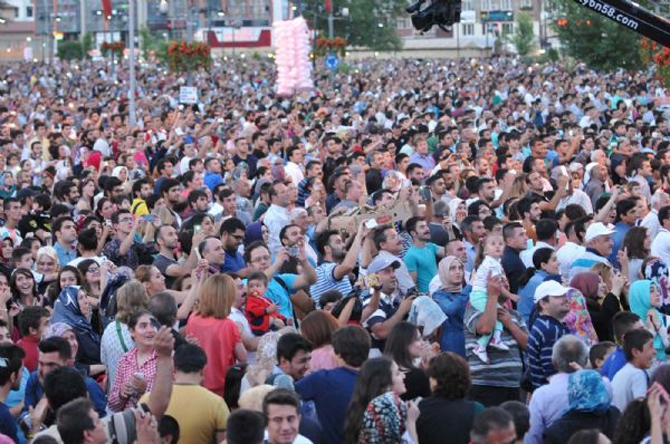 SoloTürk'ü 10 bin kişi izledi galerisi resim 3