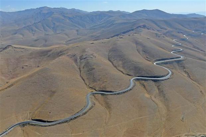 Kuş bakışı Van - Hakkari Karayolu galerisi resim 1