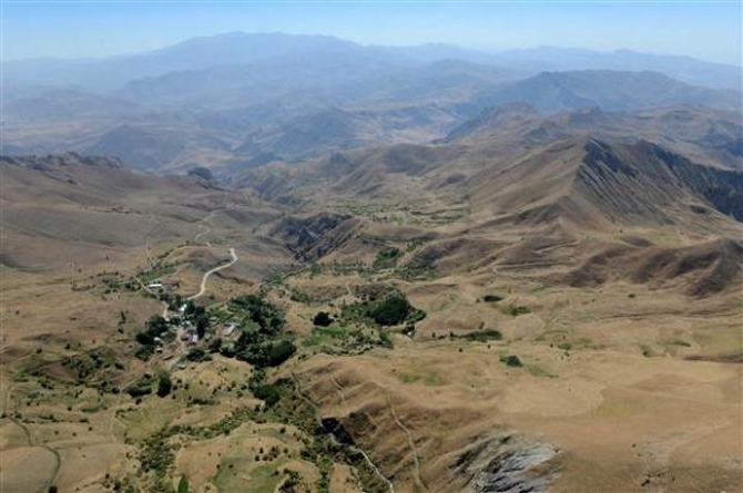 Kuş bakışı Van - Hakkari Karayolu galerisi resim 4