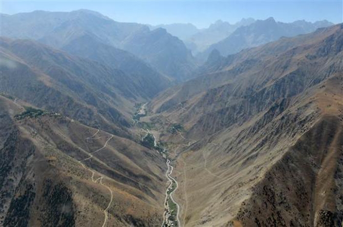 Kuş bakışı Van - Hakkari Karayolu galerisi resim 6