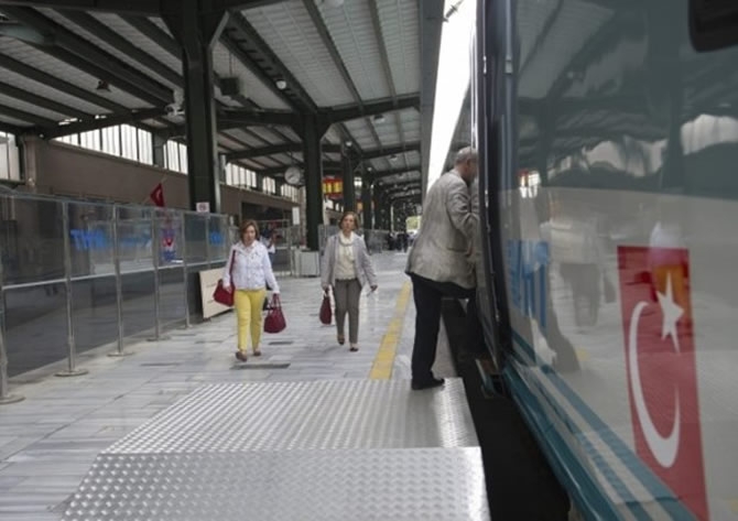 Çok yüksek hızlı tren setlerinin ilki seferine başladı galerisi resim 9