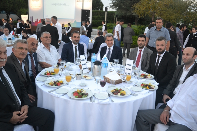 UND, üyeleriyle iftarda bir araya geldi galerisi resim 12