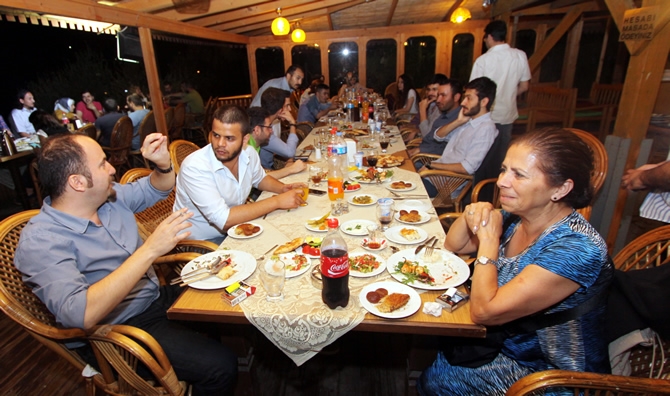 Gemi Mühendisleri iftarda bir araya geldi galerisi resim 6