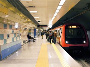 Metro İstanbul'dan 'yayılarak oturma' uyarısı