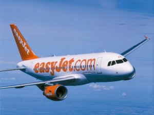 Easyjet'in Air Berlin'in bazı varlıklarını almasına onay verildi