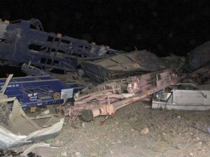 Elazığ'da yük treni raydan çıktı: 2 makinist öldü