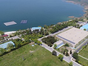 İBB, Türkiye'nin ilk yüzer güneş enerji santralini kurdu
