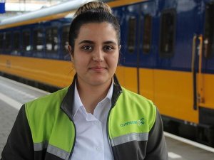 Hollanda'nın en genç bayan tren makinisti Türk kızı