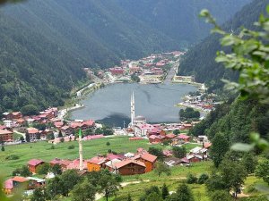 Dünyaca ünlü Uzungöl turistlerin gözdesi