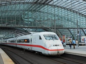 Almanya'da trenlere yönelik terör saldırısı uyarısı