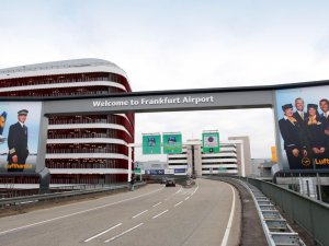Frankfurt Havalimanı'nda biber gazlı saldırı iddiası