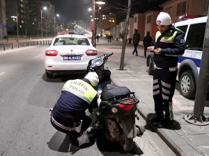 Plakasını folyo ile kapatan sürücüye ceza yazıldı