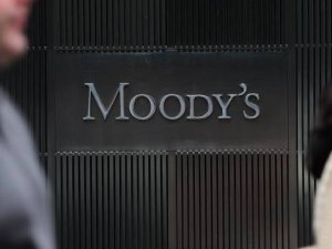 Moody's Birleşik Krallık'ın kredi notunu düşürdü