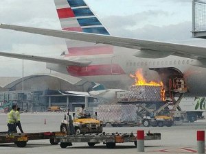 American Airlines uçağında yangın çıktı