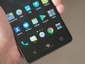 Uygun fiyatlı BlackBerry Motion resmen tanıtıldı!