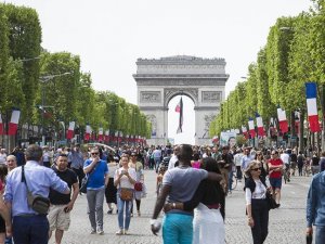 Paris'te 2030'da benzinli araçlar yasaklanabilir