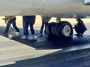 ATA Airlines uçağının lastiği patladı