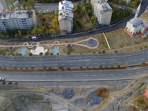 Hakkari'de sürücüleri zorlayan yollar asfaltlandı