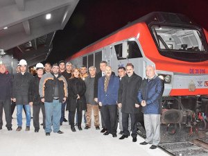 Bakü-Tiflis-Kars Demiryolu'nda ilk tren Kars'a ulaştı