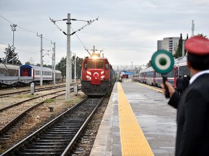 'Demir İpek Yolu'nda ilk tren Mersin'e ulaştı