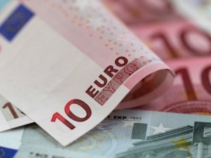 Euro ve altın rekor kırdı, dolar 3.90'ı gördü