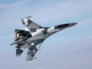 Rus savaş uçağı SU-35, hedeflerini kendisi seçiyor