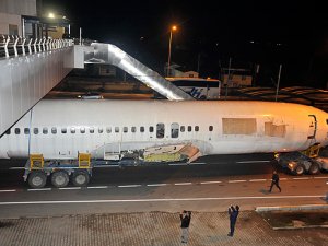 'Kütüphane' olacak uçağın parçaları tırlarla taşındı