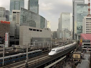 Japonya'da 20 saniye erken kalkan tren için özür diledi