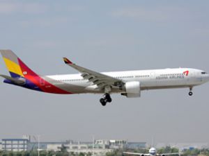 Asiana Hava Yolları'na ait uçak düştü