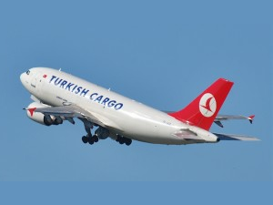 Turkish Cargo'nun yeni uçağı Dubai'ye zorunlu iniş yaptı