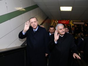 Recep Tayyip Erdoğan ve Binali Yıldırım 'sürücüsüz metro'nun ilk seferine katıldı