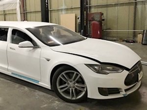 Limuzin yapılan Tesla Ebay’de satışa çıkarıldı
