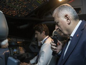 Binali Yıldırım, kokpitten yeni yılı kutladı