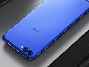 Honor'un ilk AI telefonu Honor View 10, CES 2018'de sergilendi