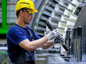 Almanya'da sanayi üretimi beklentileri aştı