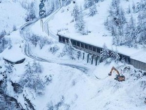 İsviçre'de mahsur kalan 13 bin turist için tren seferleri yeniden başladı