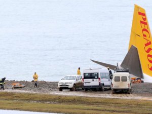 Trabzon'da pistten çıkan uçağı kurtarma çalışmaları başladı