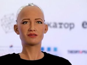 Robot Sophia geliyor!