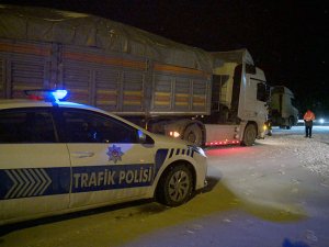 Çanakkale'de kar ve tipi nedeniyle ulaşım aksadı