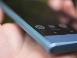 5 inç ekranlı Sony Xperia akıllı telefon ortaya çıktı