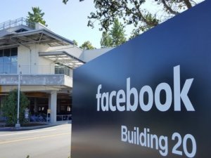 Facebook'un reklam gelirleri ikiye katlandı