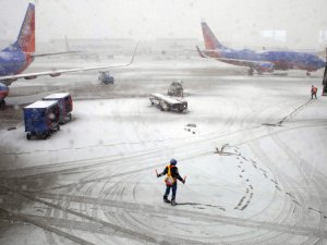 Chicago'da kar nedeniyle hava ulaşımı aksadı