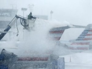ABD'de kar fırtınası yüzünden bin 800 uçuş iptal edildi